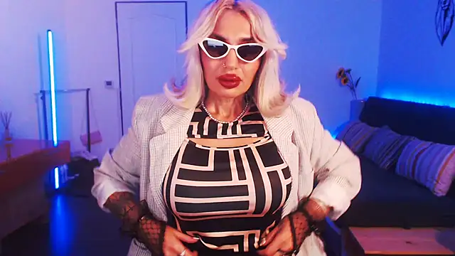 Snapshot of beauty_chl0e chatting on 12/07/24, 08:49 beauty chl0e online show from 12/07/24, 08:49