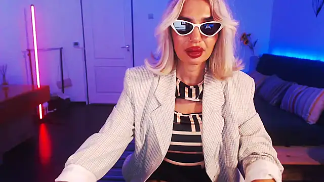 Snapshot of beauty_chl0e chatting on 12/08/24, 03:21 beauty chl0e online show from 12/08/24, 03:21