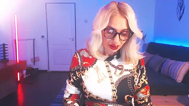 Snapshot of beauty_chl0e chatting on 01/11/25, 09:15 beauty chl0e online show from 01/11/25, 09:15