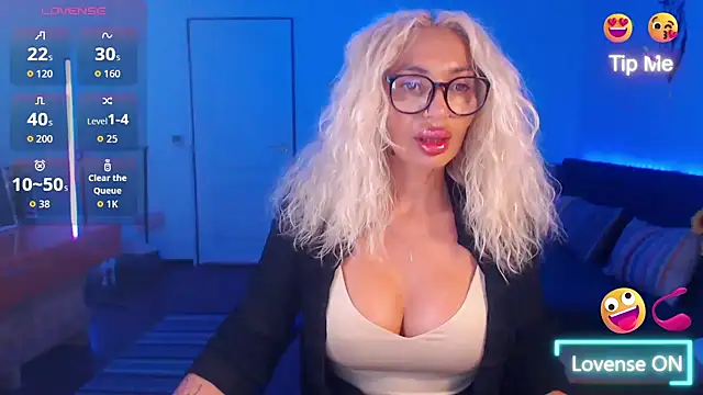 Snapshot of beauty_chl0e chatting on 09/19/25, 07:14 beauty chl0e online show from 09/19/25, 07:14