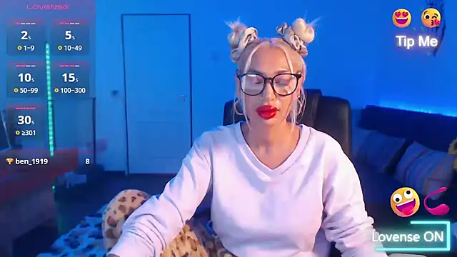 Snapshot of beauty_chl0e chatting on 10/05/25, 08:29 beauty chl0e online show from 10/05/25, 08:29