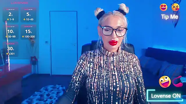 Snapshot of beauty_chl0e chatting on 12/17/25, 07:31 beauty chl0e online show from 12/17/25, 07:31