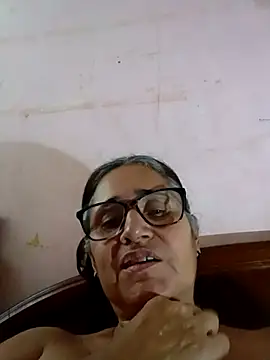 Snapshot of _candi chatting on 02/04/25, 10:24 candi online show from 02/04/25, 10:24