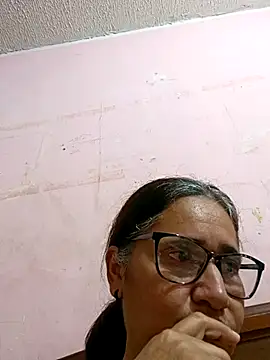 Snapshot of _candi chatting on 02/05/25, 10:08 candi online show from 02/05/25, 10:08