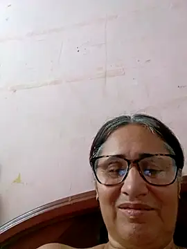 Snapshot of _candi chatting on 02/10/25, 08:42 candi online show from 02/10/25, 08:42