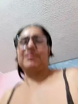 Snapshot of _candi chatting on 02/11/25, 11:54 candi online show from 02/11/25, 11:54