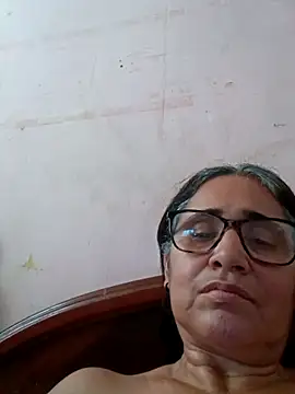 Snapshot of _candi chatting on 02/15/25, 11:39 candi online show from 02/15/25, 11:39