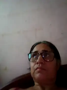 Snapshot of _candi chatting on 02/16/25, 10:32 candi online show from 02/16/25, 10:32