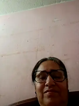 Snapshot of _candi chatting on 02/17/25, 11:44 candi online show from 02/17/25, 11:44
