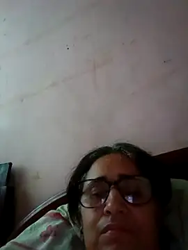 Snapshot of _candi chatting on 02/20/25, 10:59 candi online show from 02/20/25, 10:59