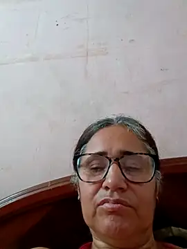 Snapshot of _candi chatting on 02/21/25, 12:28 candi online show from 02/21/25, 12:28