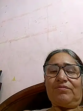 Snapshot of _candi chatting on 02/24/25, 09:00 candi online show from 02/24/25, 09:00