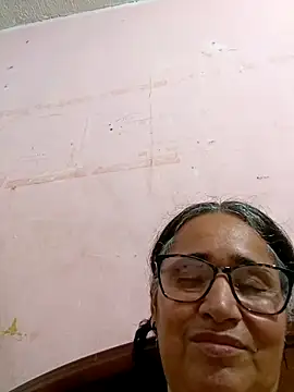 Snapshot of _candi chatting on 02/25/25, 10:18 candi online show from 02/25/25, 10:18
