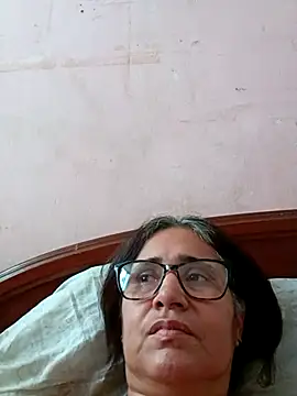 Snapshot of _candi chatting on 02/28/25, 09:33 candi online show from 02/28/25, 09:33