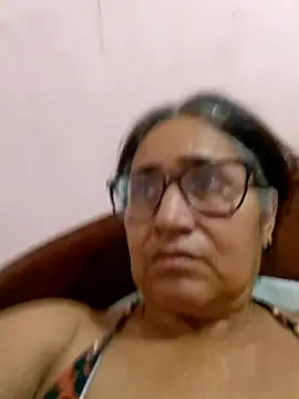 Snapshot of _candi chatting on 03/01/25, 10:10 candi online show from 03/01/25, 10:10
