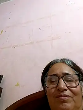 Snapshot of _candi chatting on 03/02/25, 11:53 candi online show from 03/02/25, 11:53