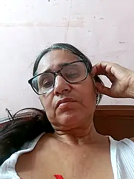 Snapshot of _candi chatting on 03/03/25, 07:17 candi online show from 03/03/25, 07:17