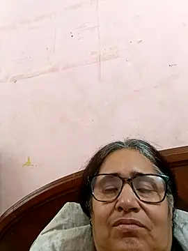 Snapshot of _candi chatting on 03/05/25, 12:00 candi online show from 03/05/25, 12:00