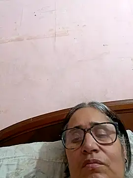 Snapshot of _candi chatting on 03/11/25, 12:00 candi online show from 03/11/25, 12:00