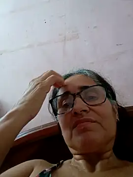 Snapshot of _candi chatting on 03/22/25, 11:32 candi online show from 03/22/25, 11:32
