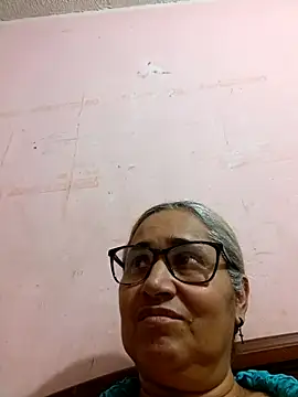 Snapshot of _candi chatting on 09/25/25, 11:52 candi online show from 09/25/25, 11:52