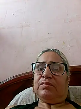 Snapshot of _candi chatting on 09/29/25, 02:33 candi online show from 09/29/25, 02:33