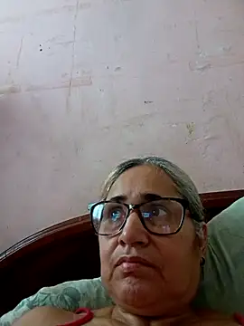 Snapshot of _candi chatting on 10/06/25, 12:13 candi online show from 10/06/25, 12:13