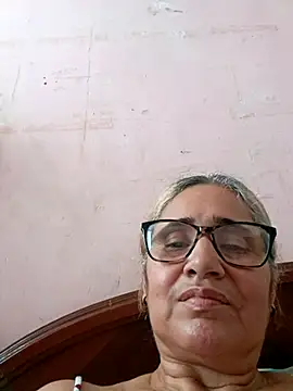 Snapshot of _candi chatting on 10/08/25, 03:20 candi online show from 10/08/25, 03:20