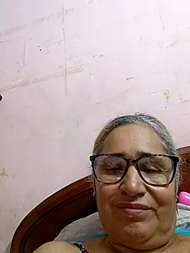 Snapshot of _candi chatting on 10/12/25, 01:04 candi online show from 10/12/25, 01:04