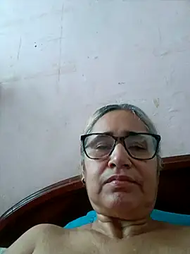 Snapshot of _candi chatting on 10/13/25, 11:54 candi online show from 10/13/25, 11:54