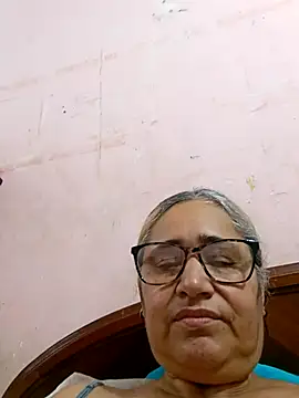 Snapshot of _candi chatting on 10/14/25, 11:55 candi online show from 10/14/25, 11:55