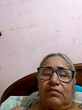Snapshot of _candi chatting on 10/15/25, 01:28 candi online show from 10/15/25, 01:28