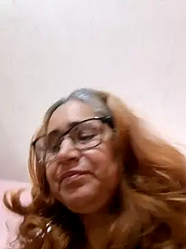 Snapshot of _candi chatting on 10/15/25, 01:33 candi online show from 10/15/25, 01:33