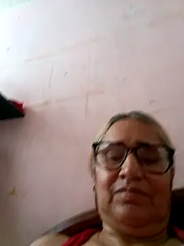 Snapshot of _candi chatting on 10/17/25, 02:08 candi online show from 10/17/25, 02:08