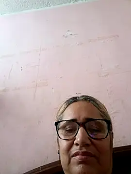 Snapshot of _candi chatting on 10/19/25, 12:39 candi online show from 10/19/25, 12:39