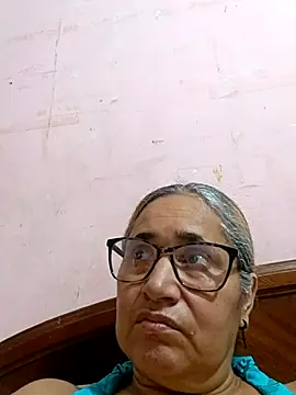  candi online show from 11/17/25, 02:39