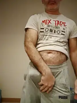 Snapshot of takcikarr chatting on 11/17/25, 11:32 takcikarr online show from 11/17/25, 11:32