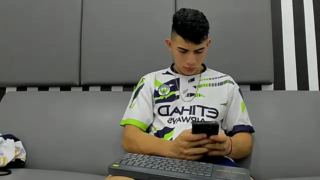 andrew rose  online show from 01/17/25, 05:32