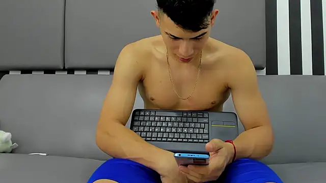 andrew rose  online show from 01/31/25, 04:47