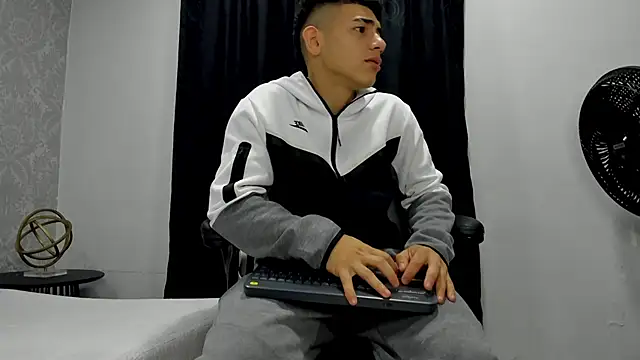 andrew rose  online show from 02/13/25, 02:42