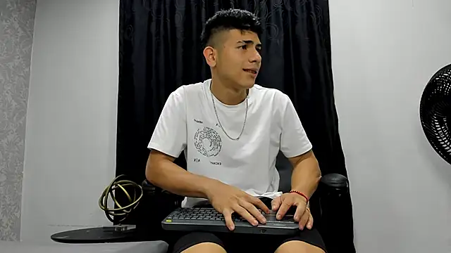 andrew rose  online show from 02/15/25, 02:44