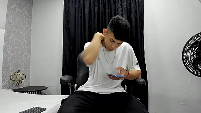 andrew rose  online show from 02/17/25, 03:36