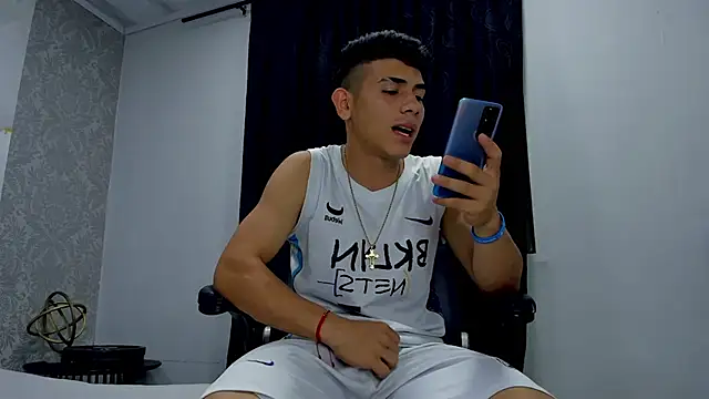 andrew rose  online show from 03/05/25, 03:18