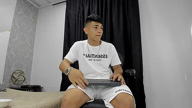 andrew rose  online show from 03/22/25, 04:04