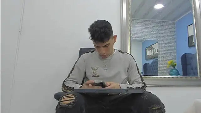 andrew rose  online show from 10/09/25, 03:59