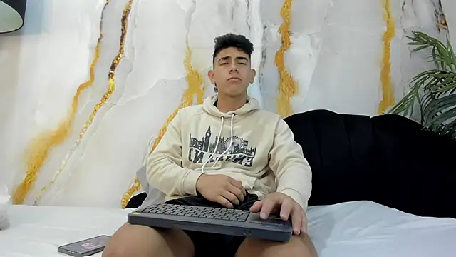 andrew rose  online show from 10/11/25, 03:21