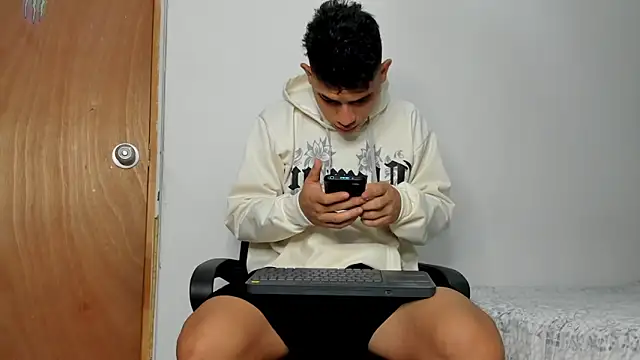 andrew rose  online show from 11/24/25, 03:56