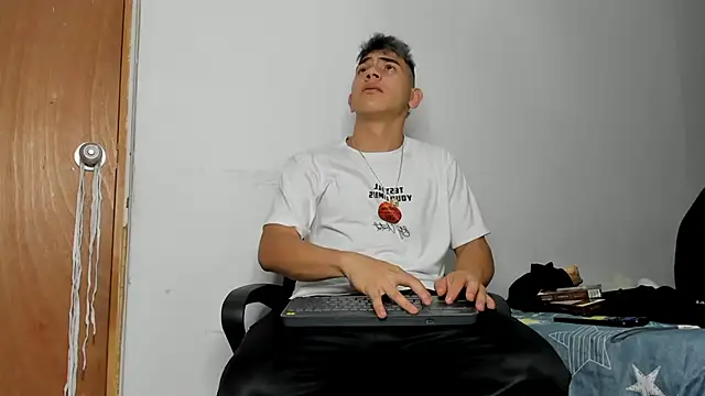 andrew rose  online show from 12/21/25, 11:56