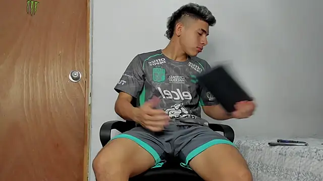 andrew rose  online show from 02/05/26, 06:34