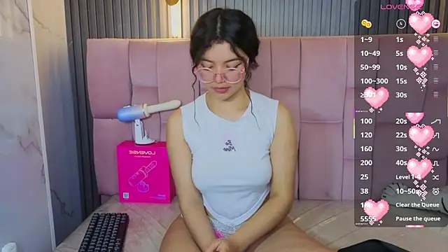 victoria castillo b online show from 12/17/25, 03:18